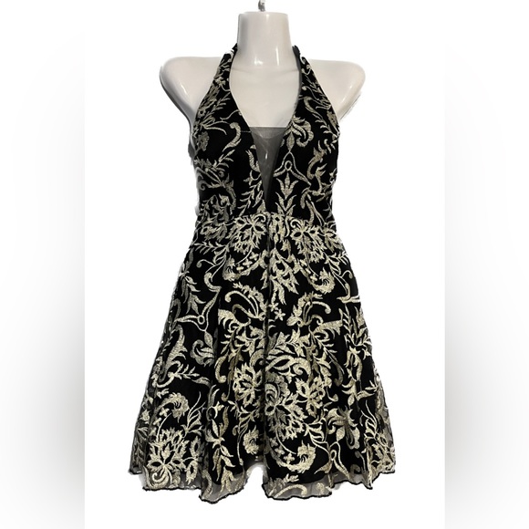 Size 0 Xtraordinary Gold and Black Short Homecoming/ Cocktail dress - Picture 1 of 3